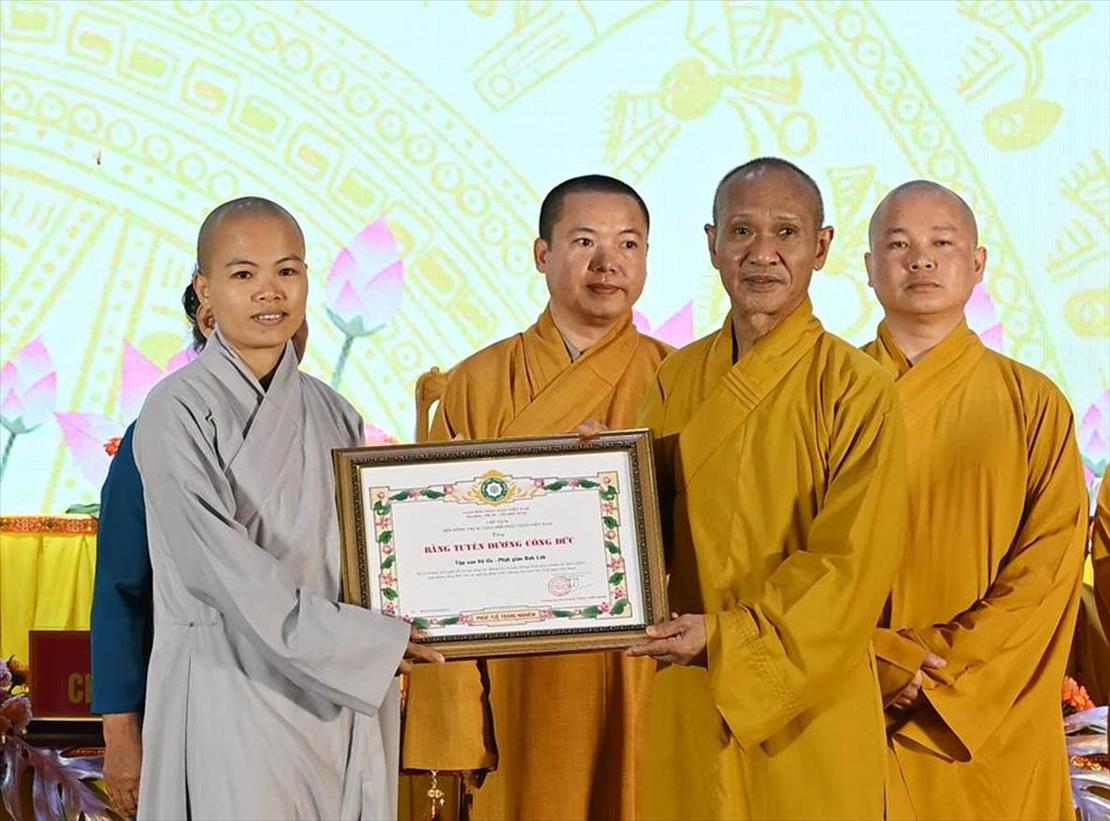 truyen-thong-phat-giao-viet-nam-sau-15-nam-tu-tin-phat-su-den-ket-noi-cong-dong_nguoiphattu_com_nhu luc pham ngoc son  (85).jpg